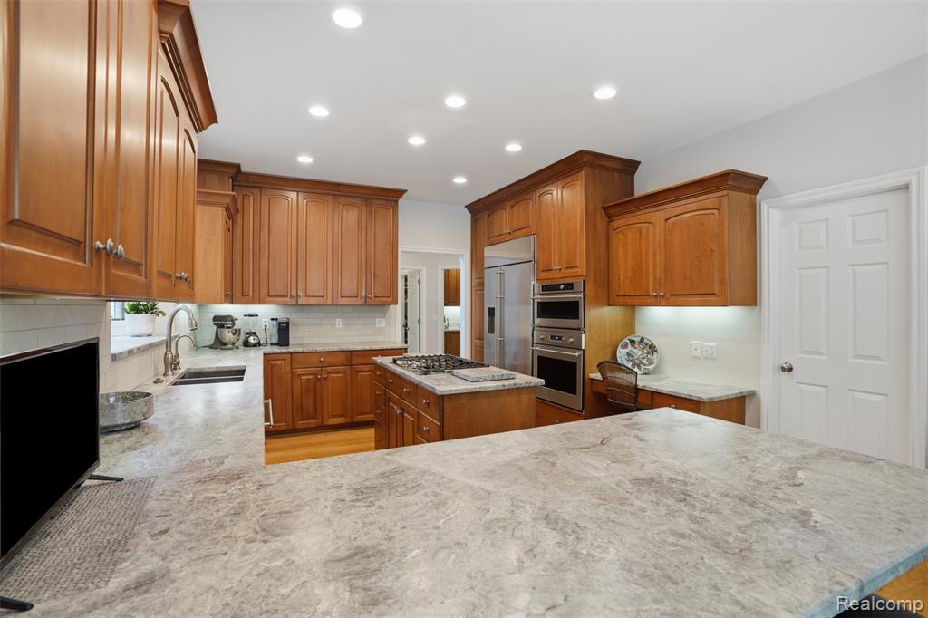 5483 Lake Ridge Drive, Brighton, MI 48116 — Photo 20