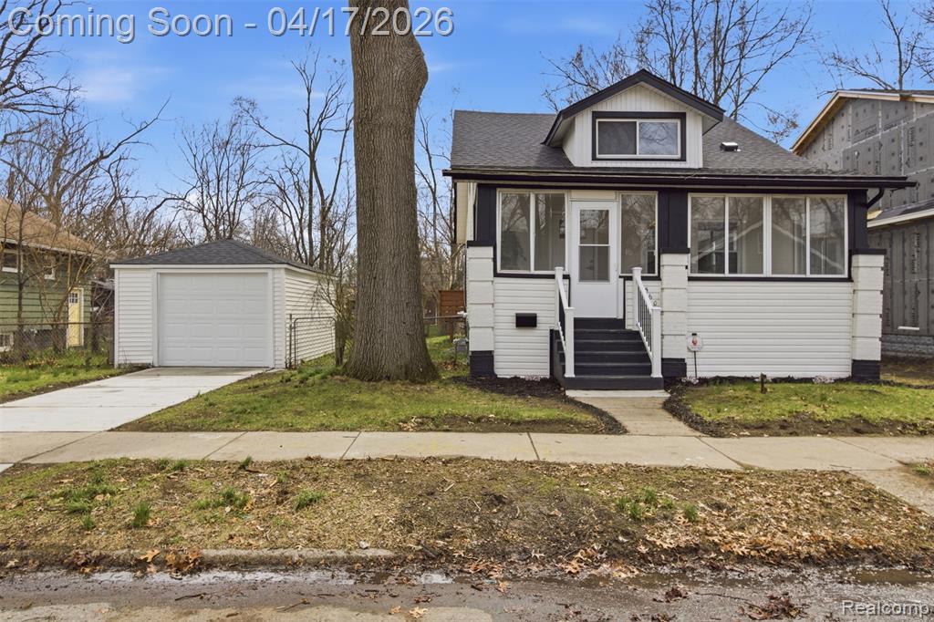 560 E Drayton Street, Ferndale, MI 48220 — front exterior