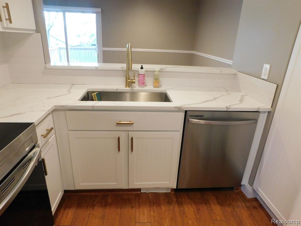 5606 DRAKE HOLLOW Drive W, West Bloomfield, MI — Photo 21
