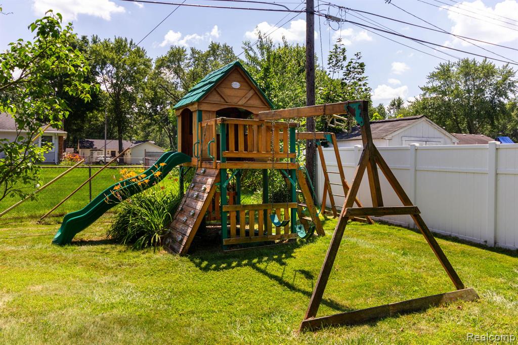 6345 Lanman Drive, Waterford, MI 48329 — Photo 42