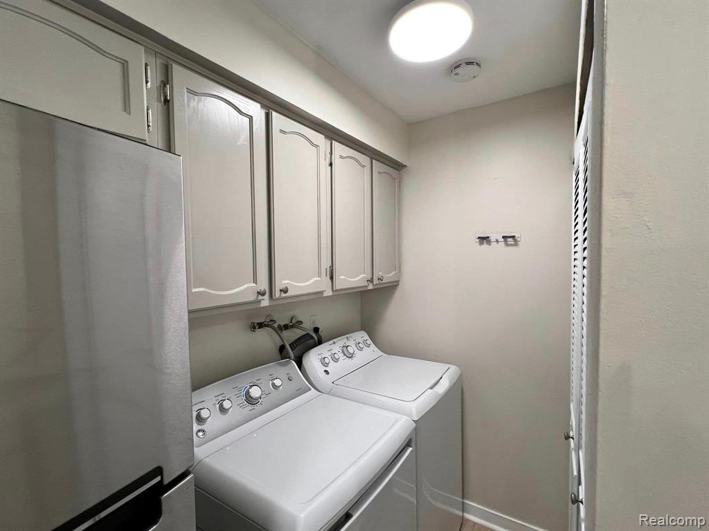 354 NEPTUNE Drive, Walled Lake, MI 48390 — Photo 23