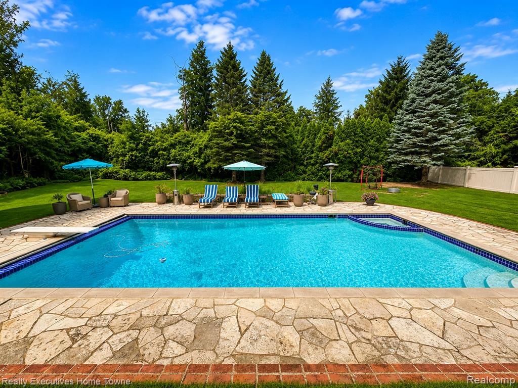 1395 Country Club Road, Bloomfield Hills, MI 48304 — Photo 4