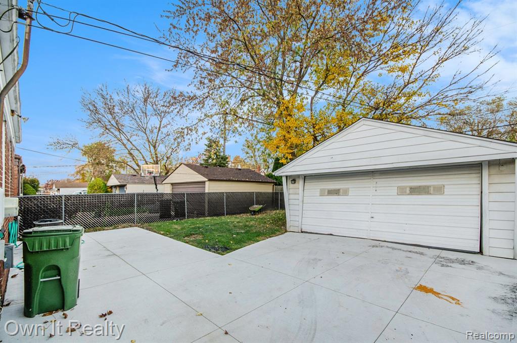 9715 STERLING Avenue, Allen Park, MI 48101 — Photo 18