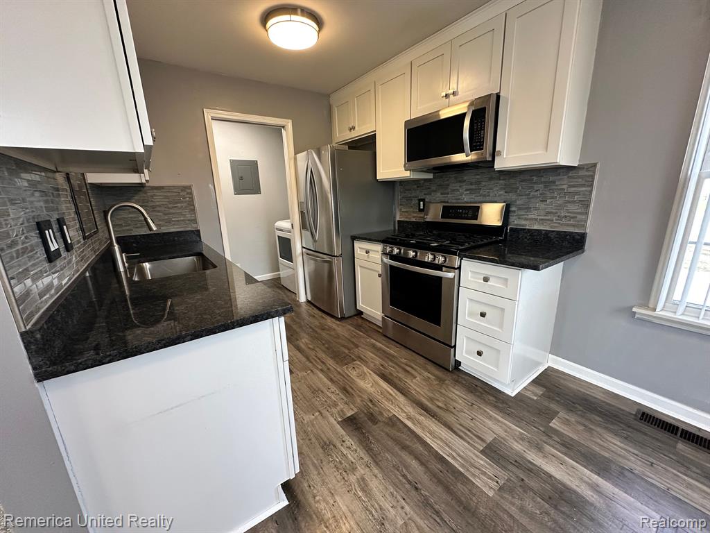 39717 VILLAGE WOOD Lane, Novi, MI — Photo 3
