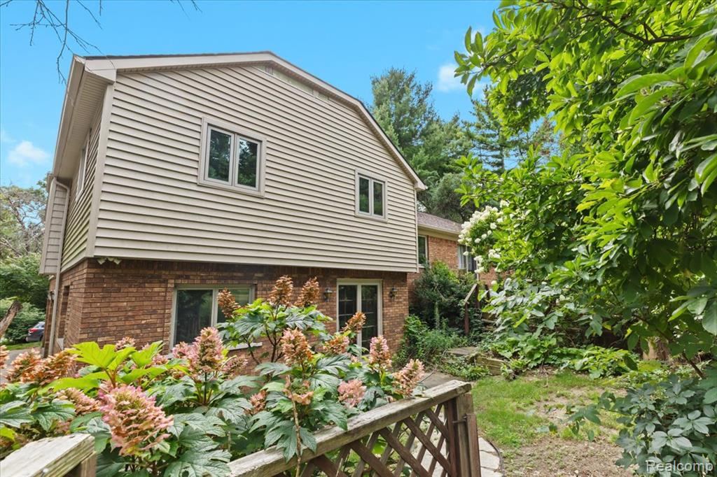 60023 Trailwood Street, Washington, MI — Photo 34