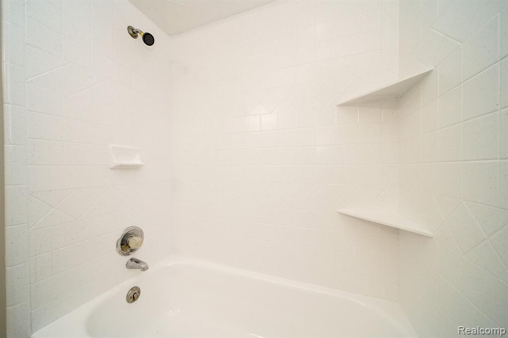 5266 ARGENTINE Road, Howell, MI 48855 — Photo 59