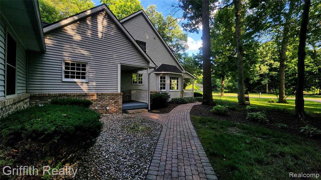 8123 Baypointe Drive, Brighton, MI 48114 — Photo 3