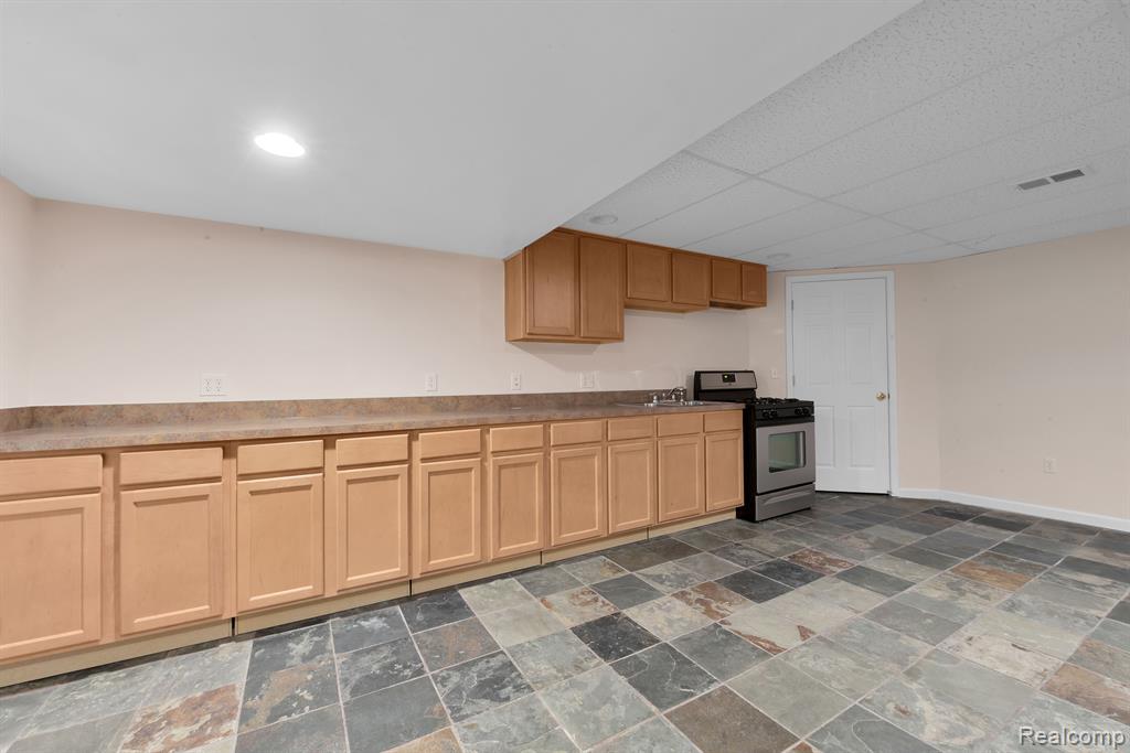 23778 ASHLEY Drive, Flat Rock, MI 48134 — Photo 22