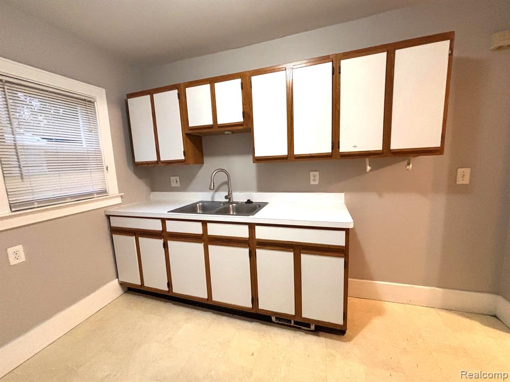 436 E CAMBOURNE Street, Ferndale, MI 48220 — Photo 6