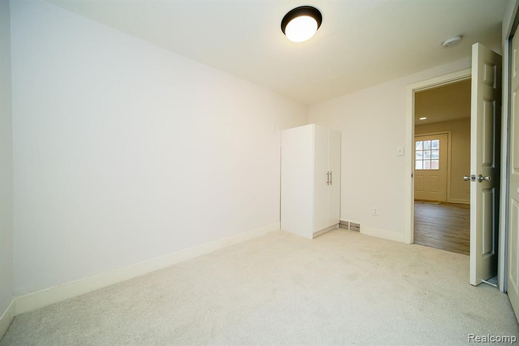 935 MCCLELLAN Street, Lake Orion, MI 48362 — Photo 33