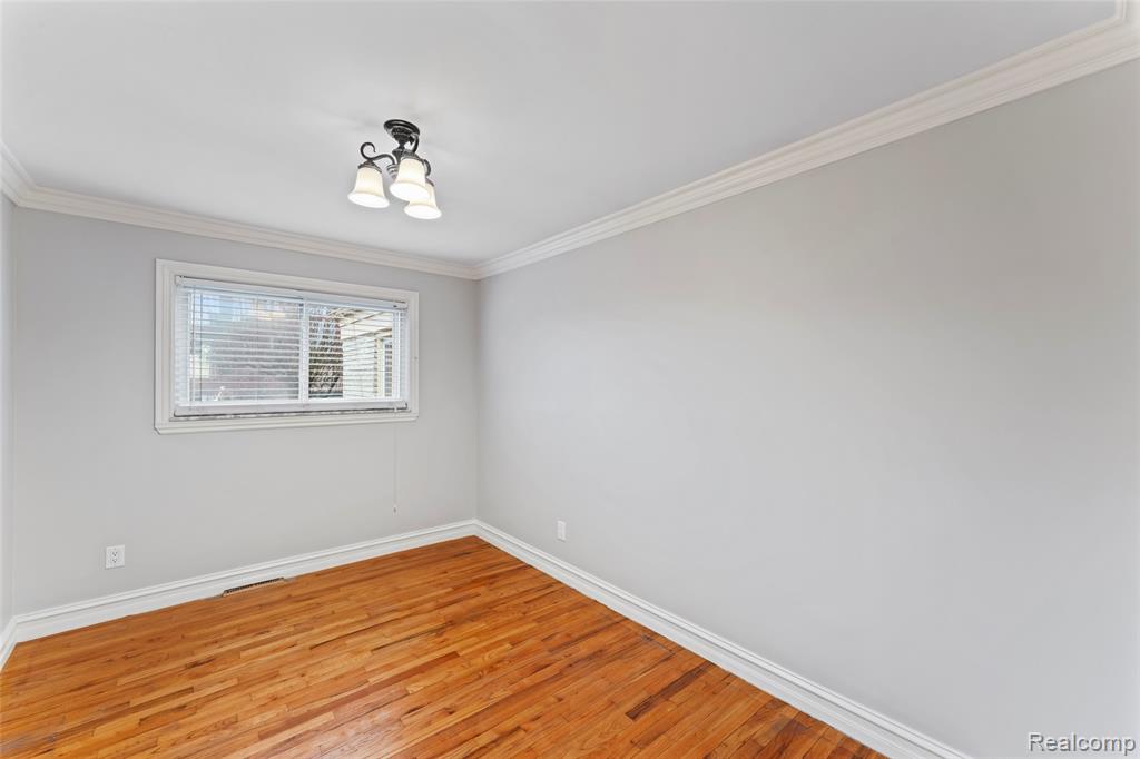 4822 Peachtree Drive, Sterling Heights, MI 48310 — Photo 14
