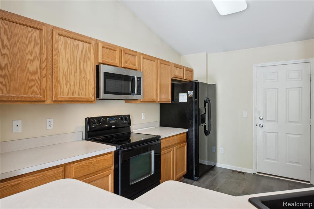 7160 Warwick Drive, Ypsilanti, MI 48197 — Photo 27
