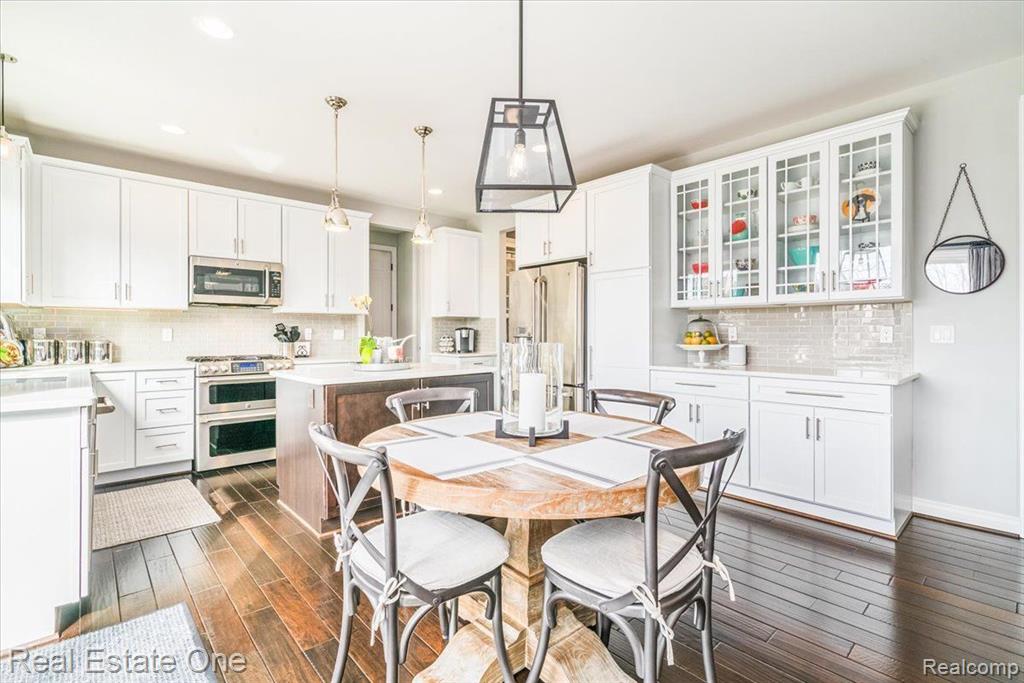 48025 E OXFORD Court, Canton, MI 48187 — Photo 38