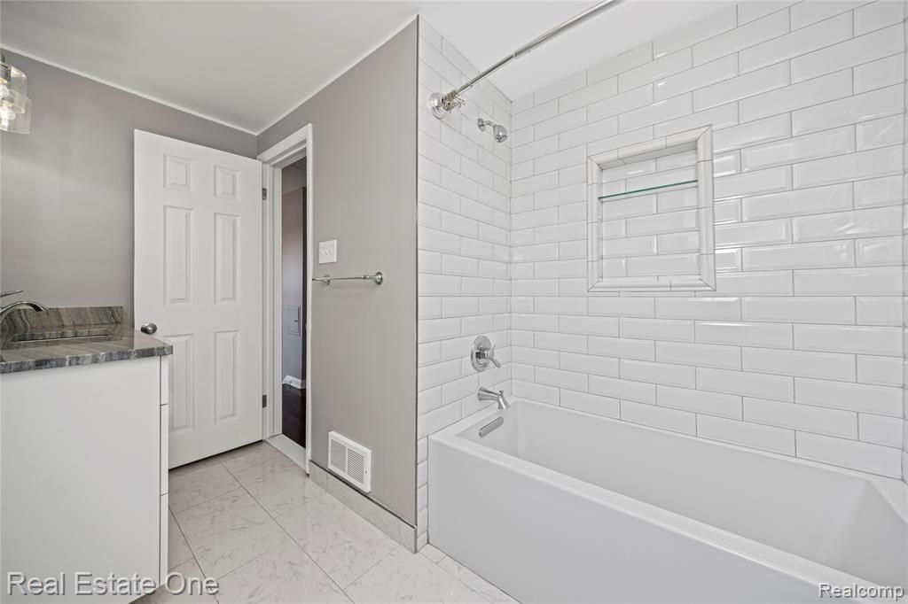 556 Bloomfield Court, Birmingham, MI 48009 — Photo 21