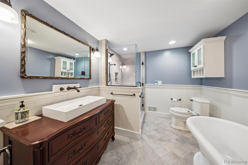 46270 BLOOMCREST Drive, Northville, MI 48167 — Photo 45