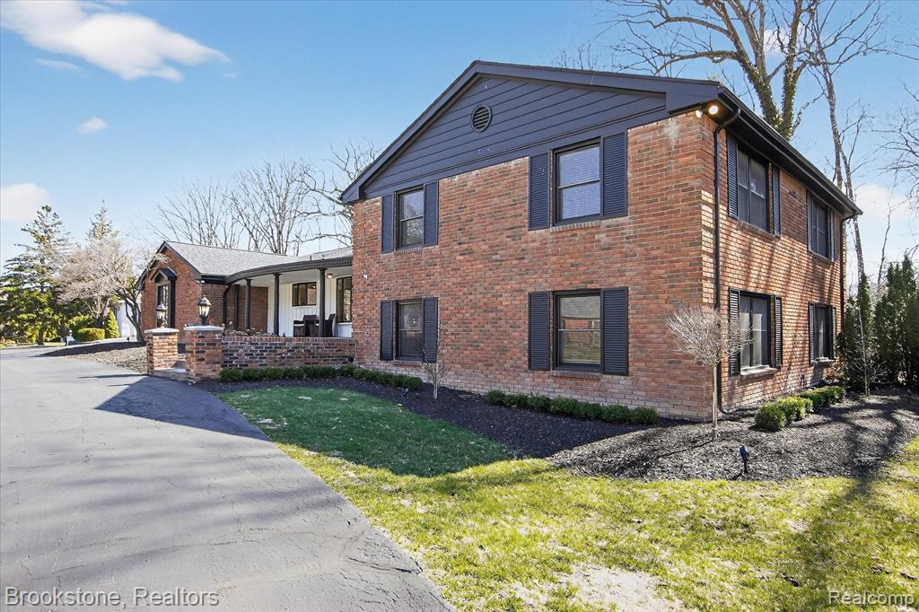 754 N Valley Chase Road, Bloomfield Hills, MI 48304 — Photo 3