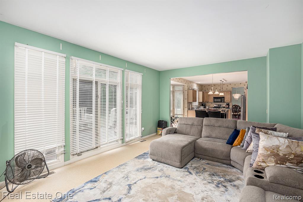 7476 Colchester Lane, West Bloomfield, MI — Photo 9