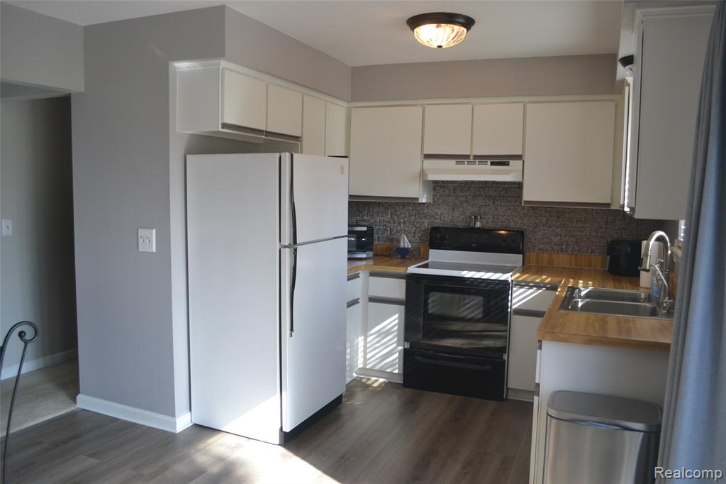 42428 Greenbrier Lane, Clinton Twp, MI 48038 — Photo 8
