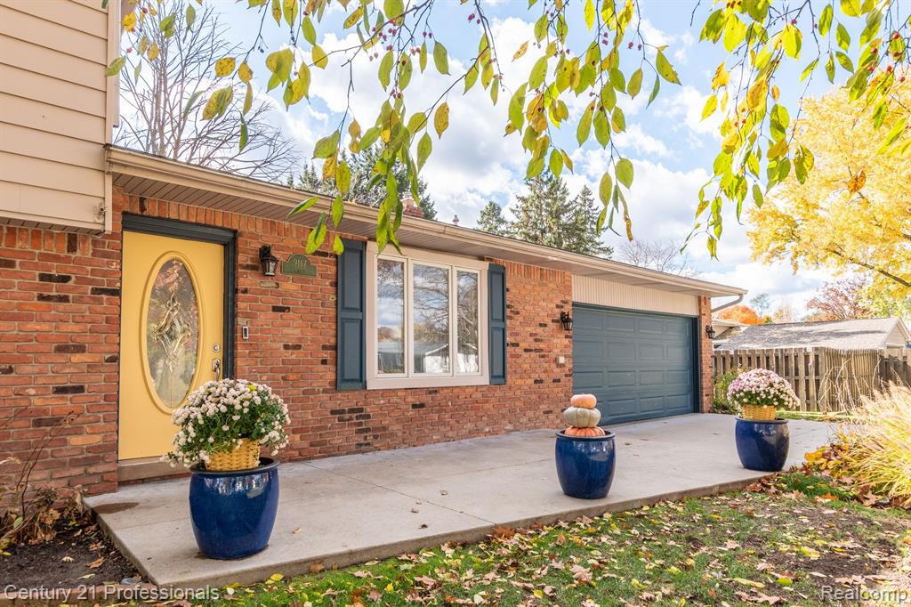 9117 Sussex Street, White Lake, MI — Photo 3