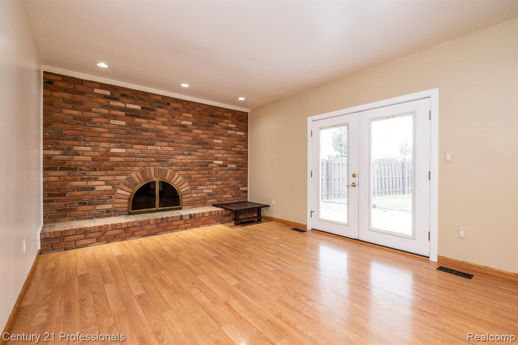 4256 BIEBER Drive, Sterling Heights, MI 48310 — Photo 17