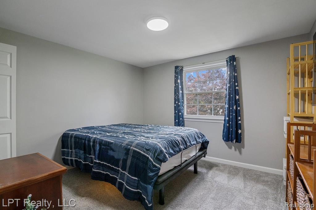 18441 ROSELAND Boulevard, Lathrup Village, MI 48076 — Photo 34