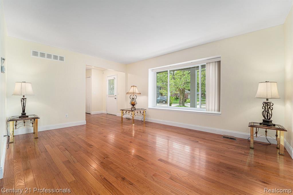 5800 CLIFFSIDE Drive, Troy, MI 48085 — Photo 5