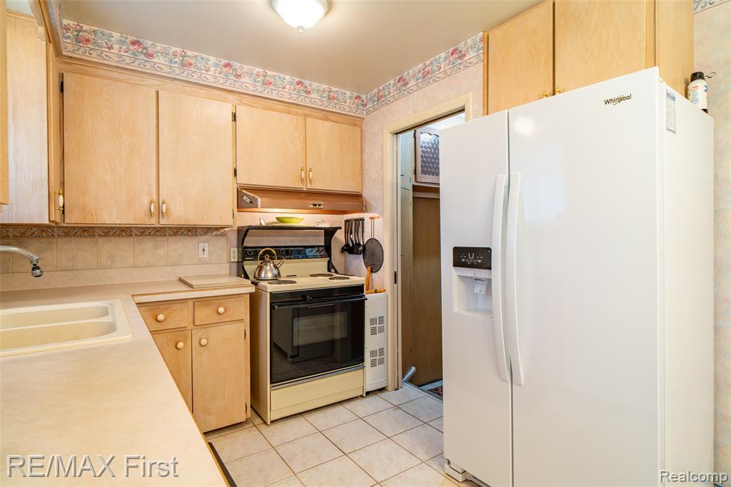 8860 Kidley Drive, Sterling Heights, MI 48314 — Photo 15