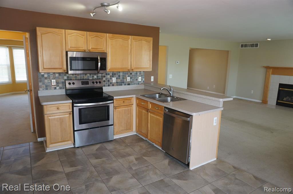 6993 WELLINGTON Drive, Dexter, MI 48130 — Photo 11