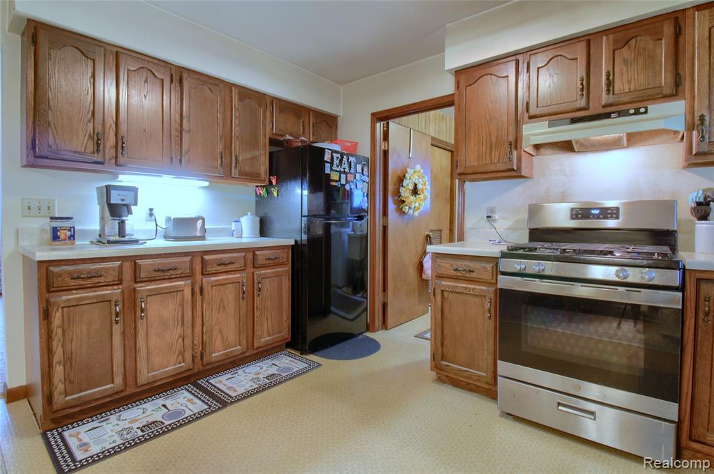 600 Oakville Waltz Road N, New Boston, MI 48164 — Photo 24