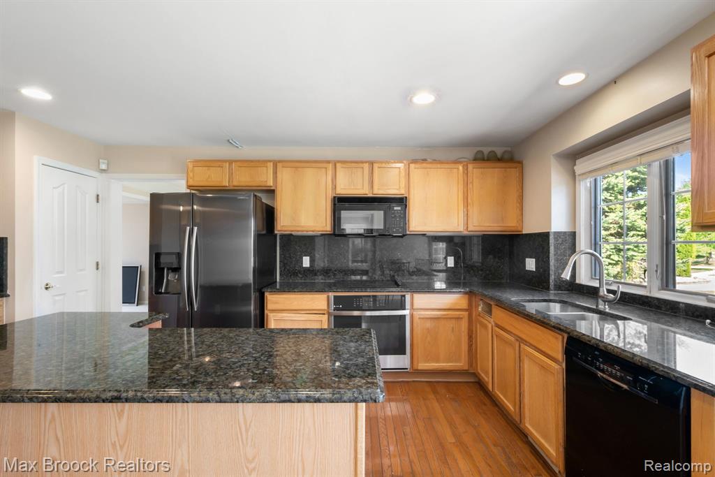 7657 Windgate Circle, West Bloomfield, MI 48323 — Photo 16