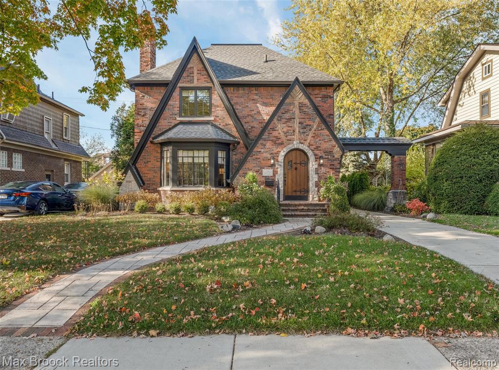 1425 Bedford Road, Grosse Pointe Park, MI 48230 — front exterior