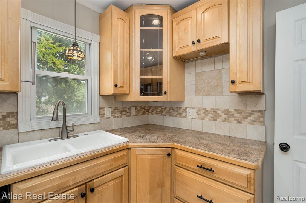832 Southwood Drive, Fenton, MI 48430 — Photo 15