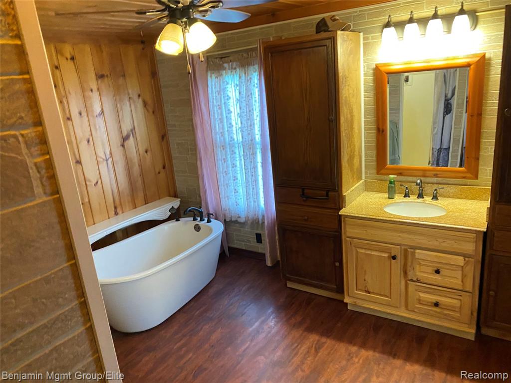 6827 Lapeer Road, Kimball, MI — Photo 10