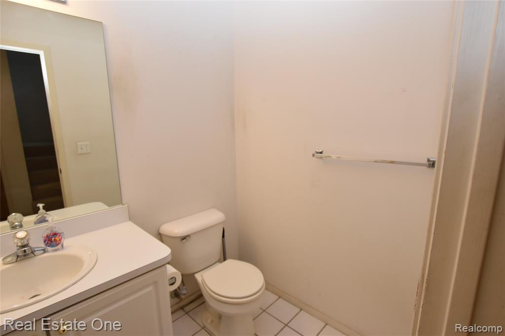 555 Winwood Court, Walled Lake, MI 48390 — Photo 7
