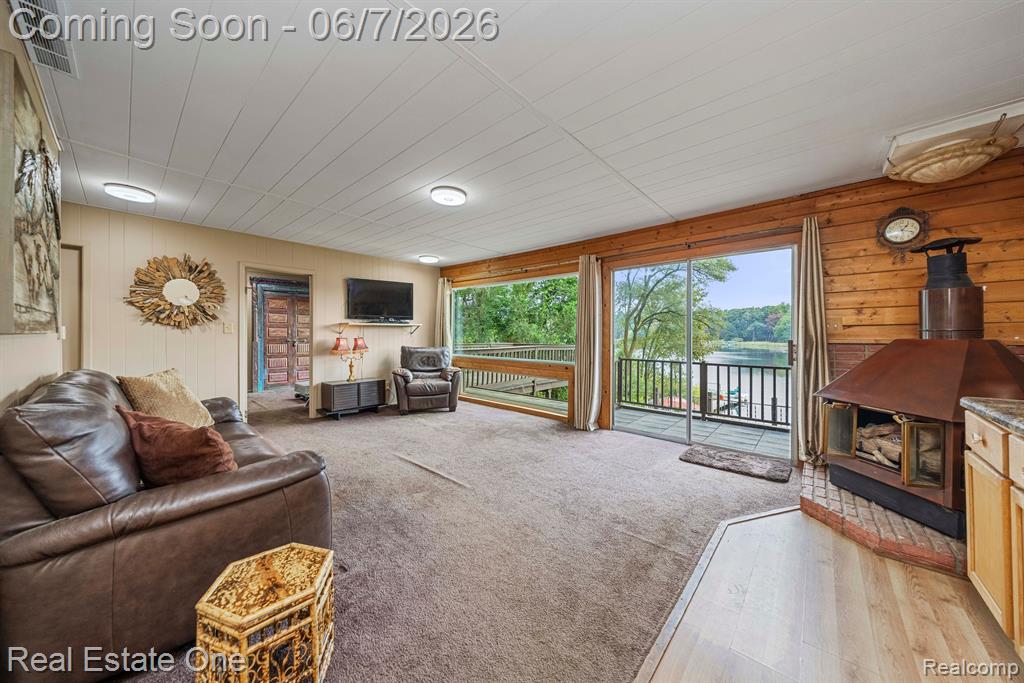 200 E CANYON Drive, Milford, MI 48380 — Photo 10