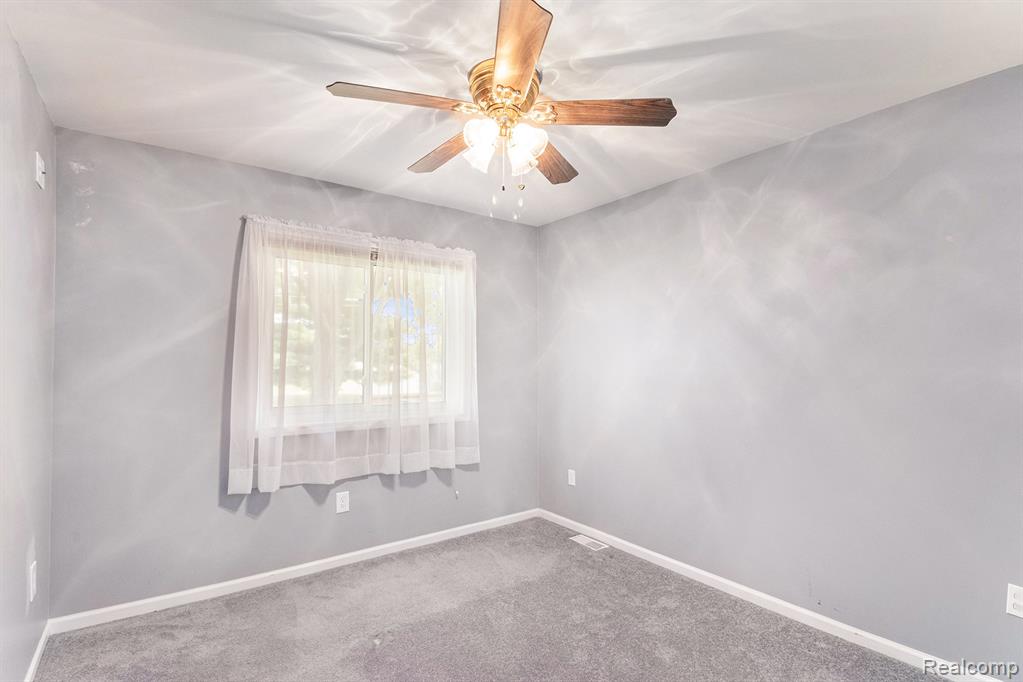 7453 Country Meadow Drive, Swartz Creek, MI 48473 — Photo 9