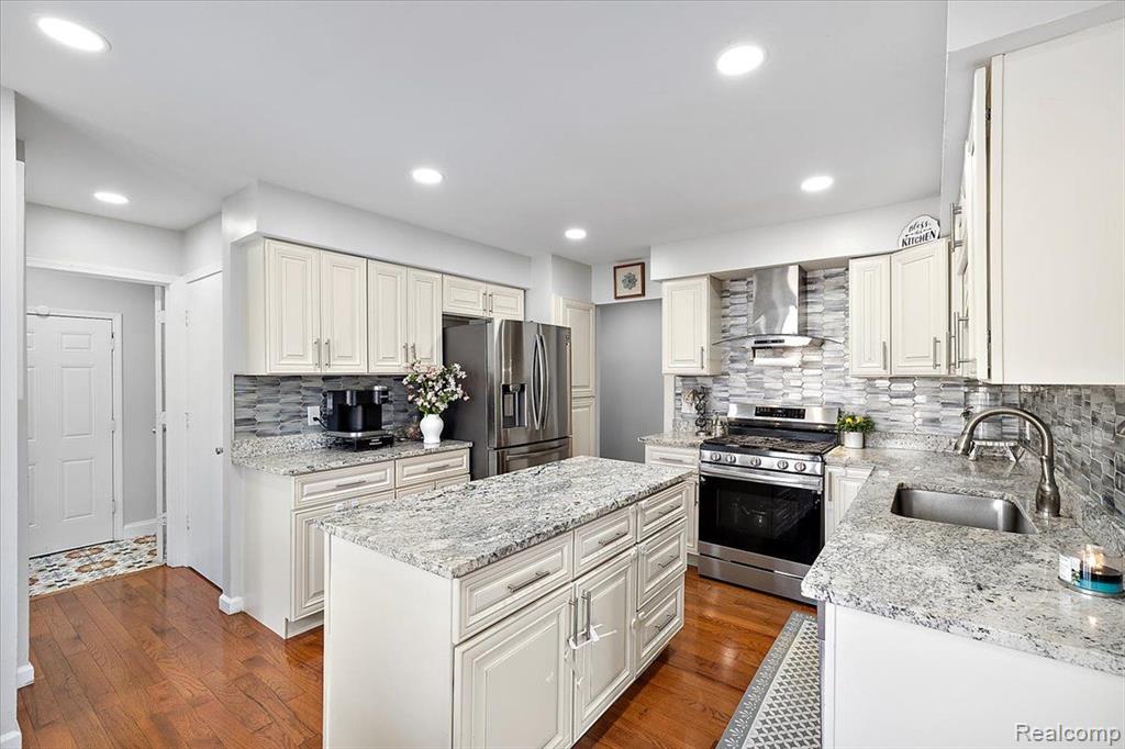 40217 LANGTON Drive, Sterling Heights, MI 48310 — Photo 8