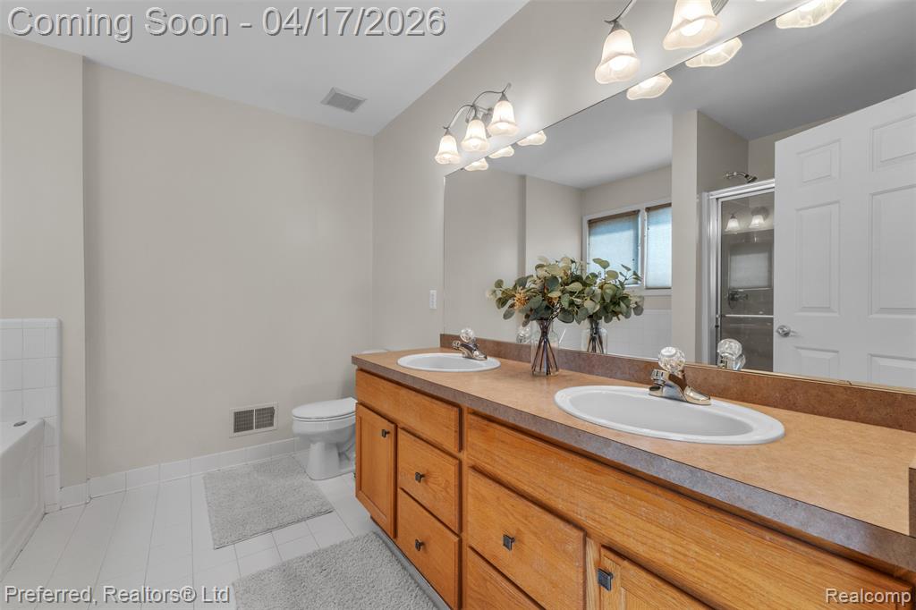 8560 Vista Court, Westland, MI — Photo 46