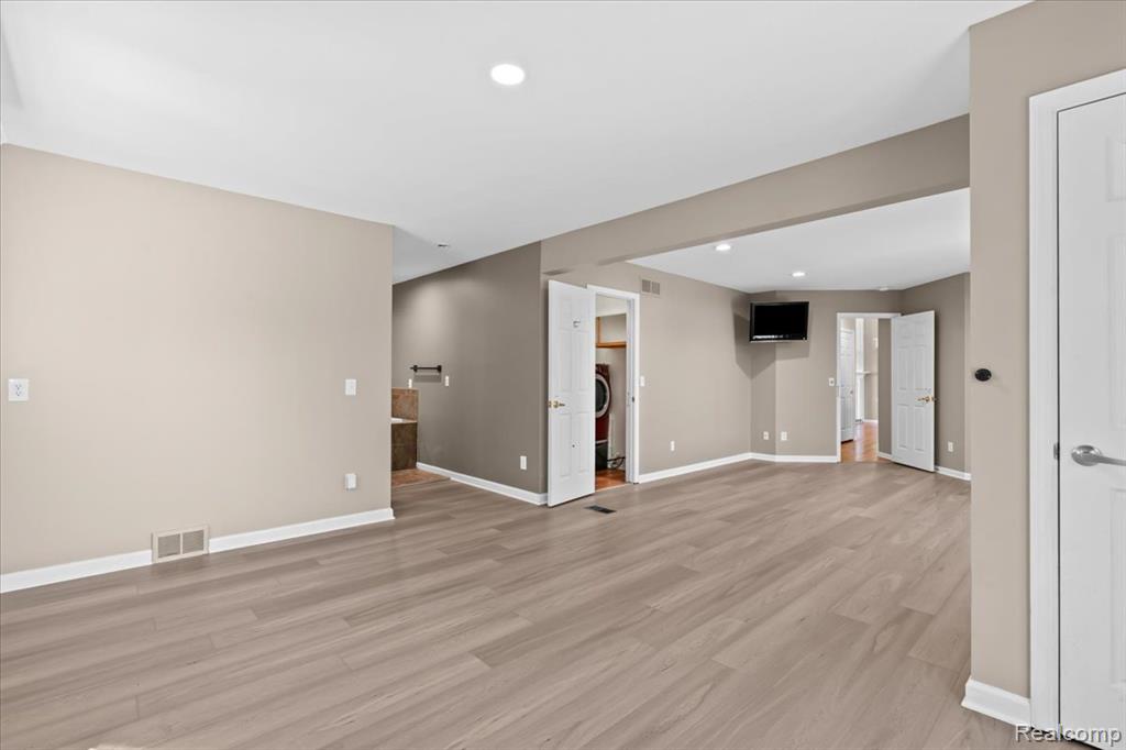 5620 Hatchery Road, Waterford, MI 48329 — Photo 15