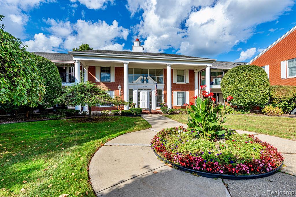 19710 W 13 Mile Road, 201, Beverly Hills, MI 48025