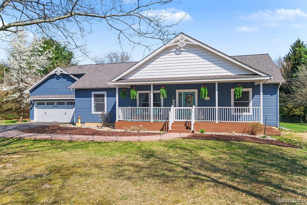 895 E Wardlow Road, Highland, MI 48356 — front exterior