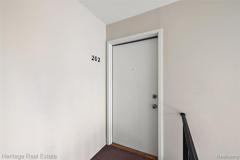 5299 Highland Road, 202, Waterford, MI 48327 — Photo 28