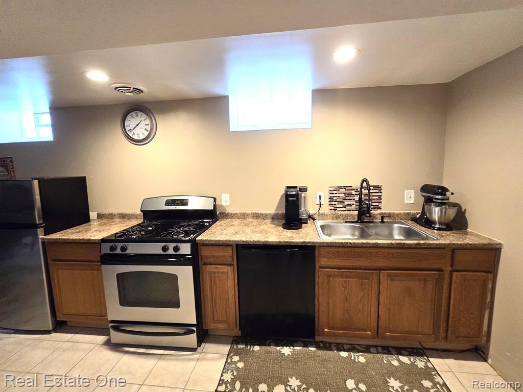 6624 MAPLE Street, Dearborn, MI 48126 — Photo 24