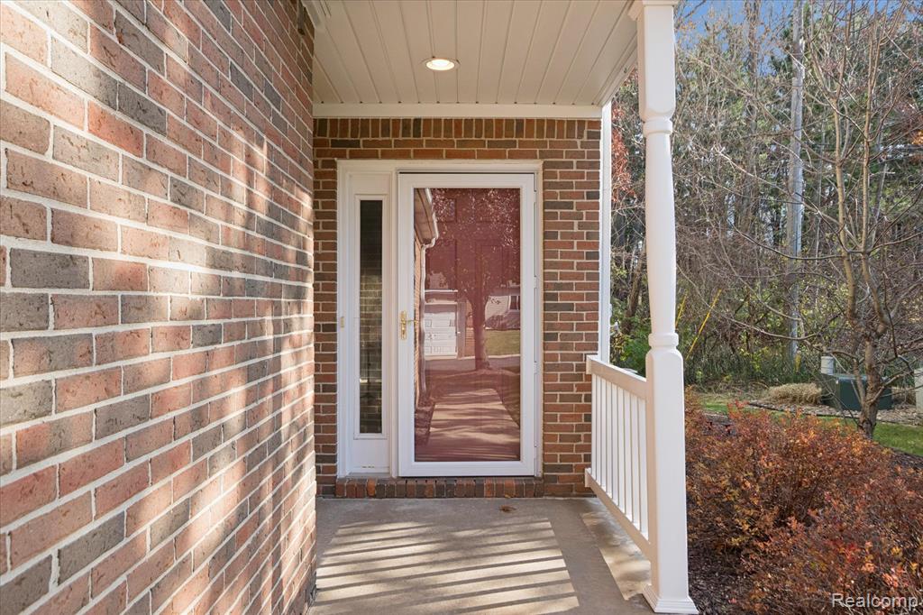 5585 Woodruff Shore Drive, Brighton, MI, 48116