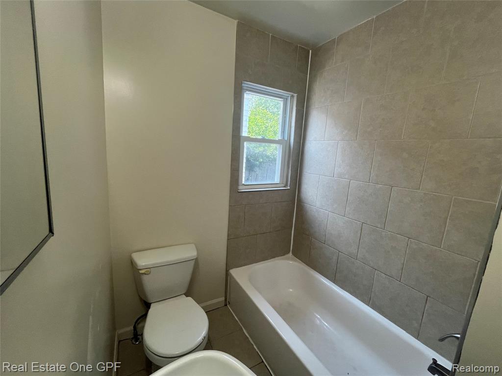 8679 CHALMERS Avenue, Warren, MI 48089 — Photo 10