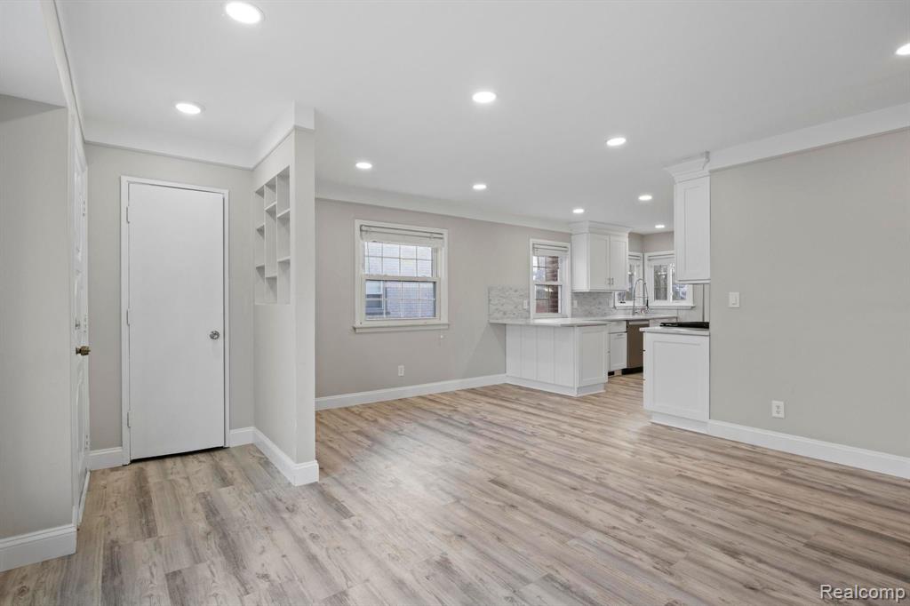 9911 OPORTO Street, Livonia, MI 48150 — Photo 11