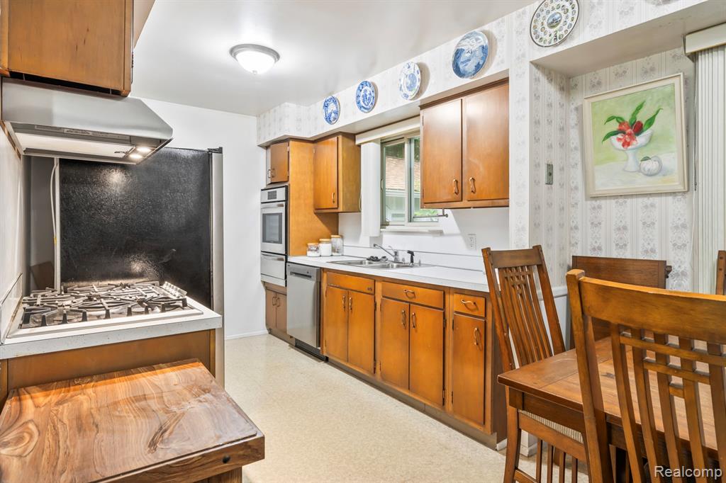 4436 Carmanwood Drive, Flint, MI 48507 — Photo 12