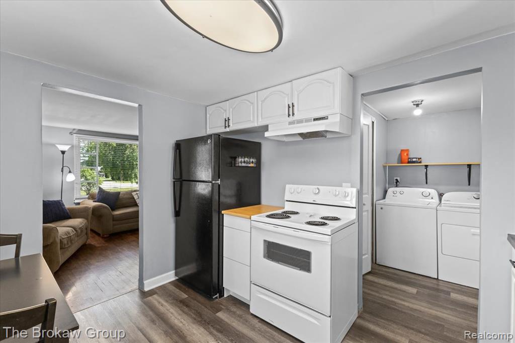 6088 Surrey Lane, Burton, MI 48519 — Photo 10