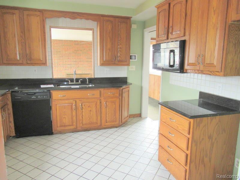 17716 Veronica Avenue, Eastpointe, MI 48021 — Photo 8