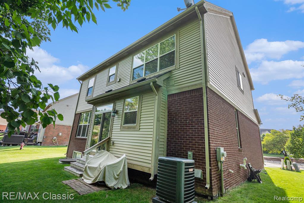 28462 COTTAGE Lane, New Hudson, MI 48165 — Photo 32
